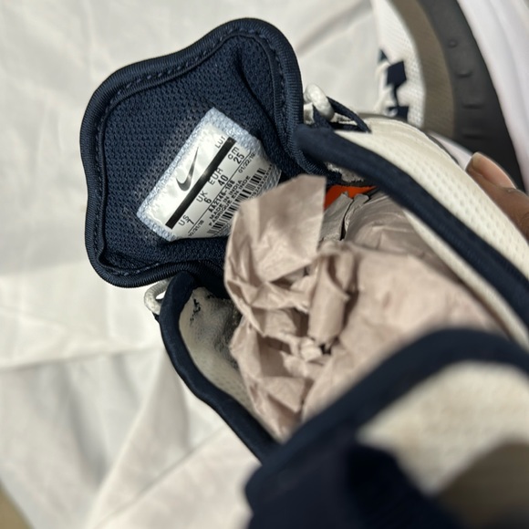 BRAND NEW Nike air Max axis - Picture 4 of 6